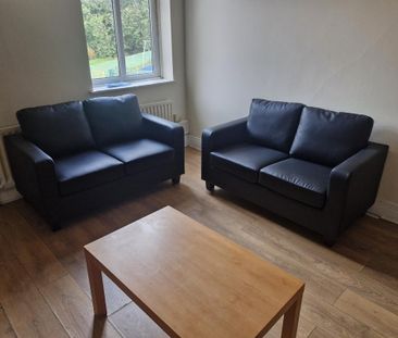 4 bedroom flat to rent - Photo 1