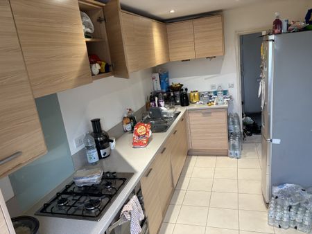 3 Bed link detached house to let in Waterstone Park, Greenhithe - Photo 5