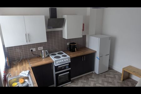 2 Bed Terraced House, Wycherley Road, CH42 - Photo 4