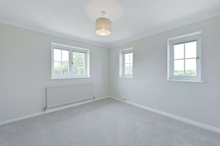 A well-presented detached house accessed via electric gates with wonderful gardens and far reaching views. - Photo 4
