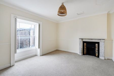 2 Bed Flat - Photo 4