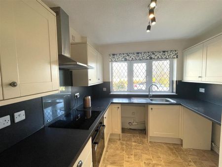 2 bedroom semi-detached bungalow to rent - Photo 5