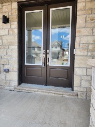 Detached Home For Lease | E9056430 - Photo 1