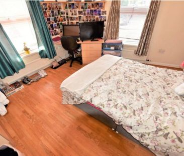 6 Bed - 3 Chiswick Street, Hyde Park, Leeds - LS6 1QE - Student - Photo 3