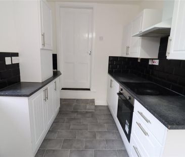 3 bedroom flat to rent - Photo 6