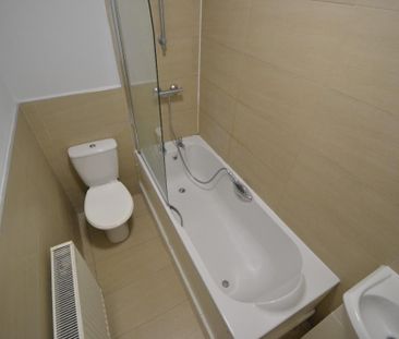 5 bedroom detached house to rent - Photo 4