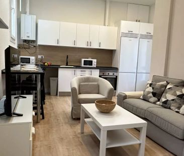 Room in a shared 6-bedroom apartment for rent in Valdeacederas. - Photo 5