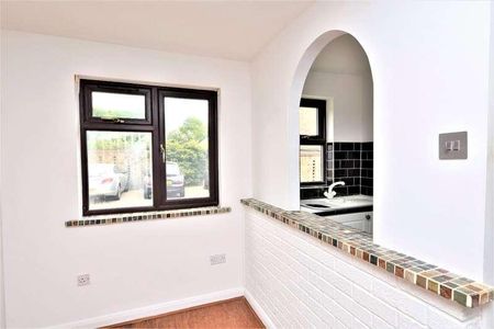 Herongate, Shoeburyness, Essex, SS3 - Photo 2