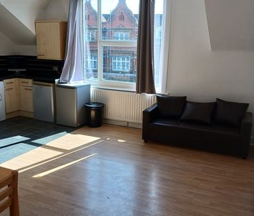 1 Bed Flat, Lower Addiscombe Road, CR0 - Photo 2
