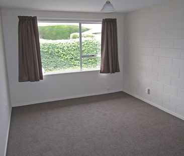 Cute Two Bedroom Unit in a Fantastic Location! - Photo 2