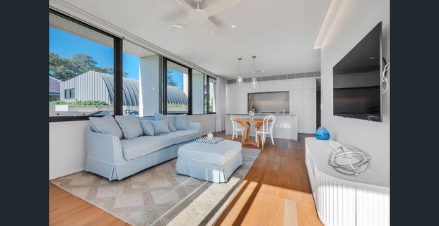 Contemporary North Facing Apartment - Photo 1