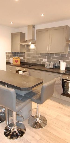 1 bedroom in a house share to rent - Photo 1