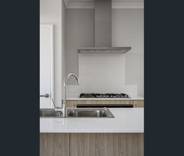 Coastal living with low maintenance in a modern, well-designed home... - Photo 3