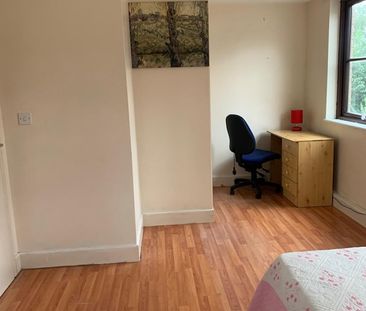 Room in a Shared Flat, Ham Park Road, E7 - Photo 2