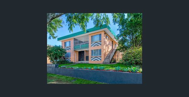 Spacious, Sun-Filled Kedron Apartment - Photo 1