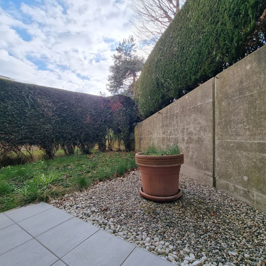 Bel appartement avec terrasse dans un cadre calme et verdoyant - Photo 1