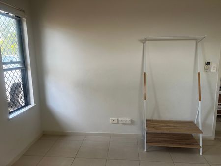 Smithfield - Photo 3