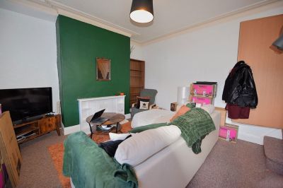 2 bedroom House in Parkfield Row, Leeds - Photo 2