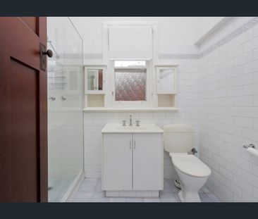 Large 2 x 1 ground floor apartment in Subiaco! - Photo 5