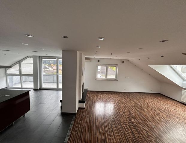 Moderne 4-Zimmer-Dachgeschosswohnung mit Luxus-Ausstattung, Balkon & Weitblick - Foto 1