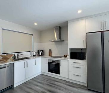 Contemporary comfort - 2 Bedrooms - Photo 3