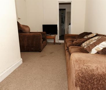Room For Rent Laura Street, Pontypridd - Photo 1