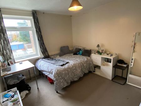 3 bedroom flat to rent - Photo 2