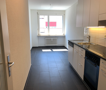 Helle, grosszügige 2.5- Zimmerwohnung im St.Johann - Foto 1