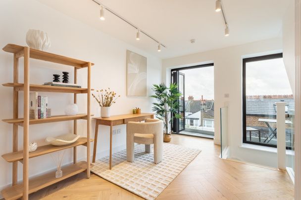 1 Bed Terraced House, Hythe Road, BN1 - Photo 1