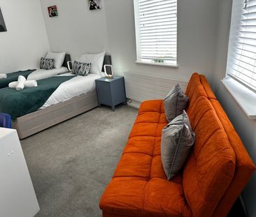 2 Bed Flat, Princes House, BN1 - Photo 2