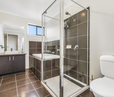 8/76 Murphy Road, Pakenham, Vic 3810 - Photo 5