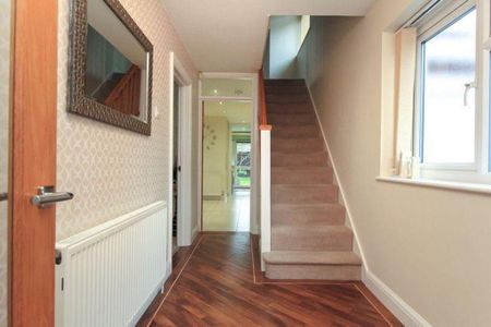 4 bedroom detached house to rent - Photo 2