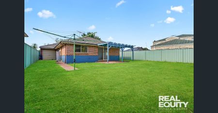 Spacious Family Residence - Photo 4