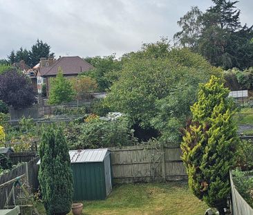 3 bed Semi-detached in Worplesdon Road , Guildford, GU2 9RS - Photo 2