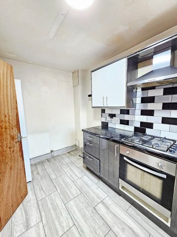 2 Bed Semi-Detached House, Macarthur Close, E7 - Photo 5