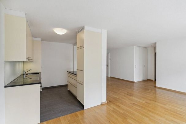 Charming 3.5-room apartment with balcony in a central location Rubigen - Photo 1