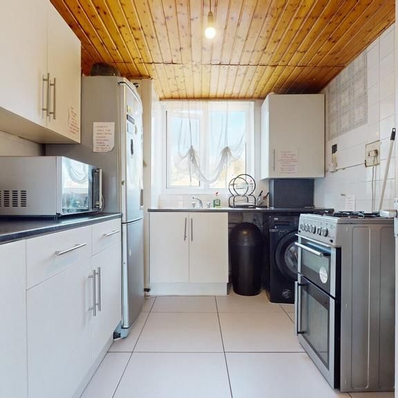 4 bedroom flat share to rent - Photo 1