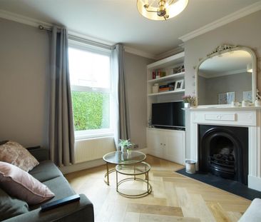 A 2 Bedroom House in Leckhampton GL53 0EJ - Photo 2