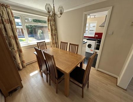 3 Bedroom Semi Detached To Let - Photo 2