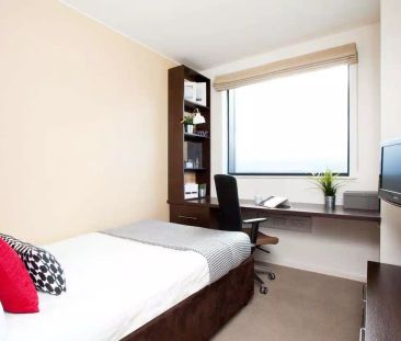 Large Standard Double Ensuite: Two Bed Flat - Photo 4