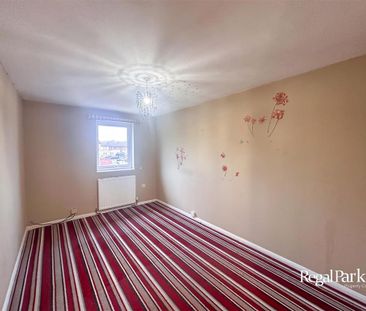 3 bedroom end of terrace house to rent - Photo 5