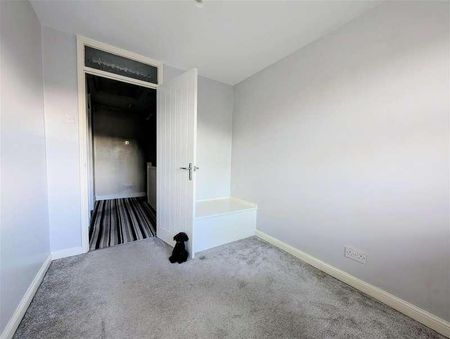 Baneberry Drive, Featherstone, Wolverhampton, WV10 - Photo 5