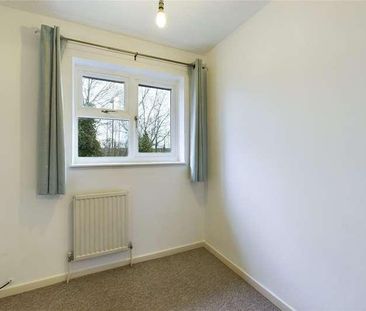 Ash Tree Close, Farnborough, Hampshire, GU14 - Photo 5