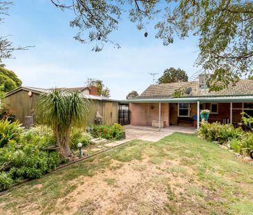 Renovated 3 bedroom home - Photo 3