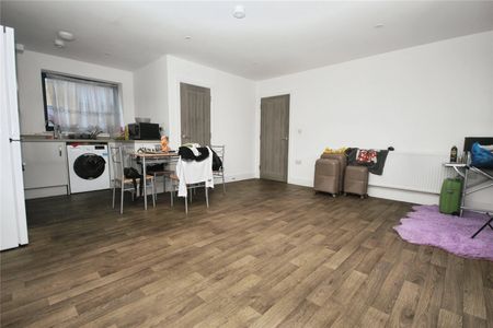 London Road, Thornton Heath, CR7 6AW - Photo 3