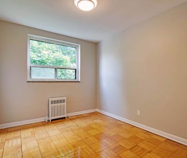 Crown Hill Place Apartments - Photo 4