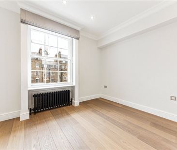 A charming one bedroom apartment situated in a period conversion on this prestigious square. - Photo 5