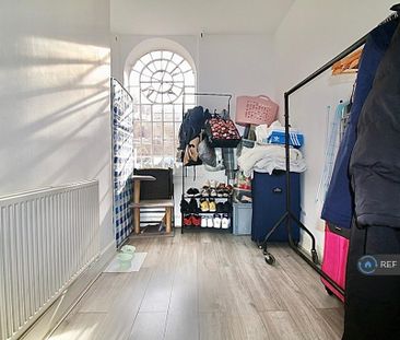 3 bedroom flat to rent - Photo 6