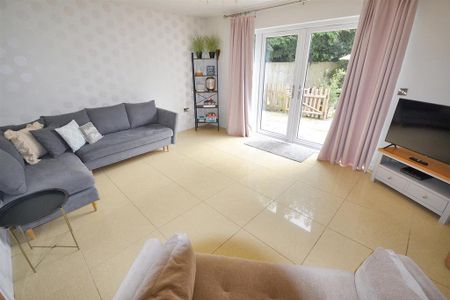 3 bedroom detached bungalow to rent - Photo 2