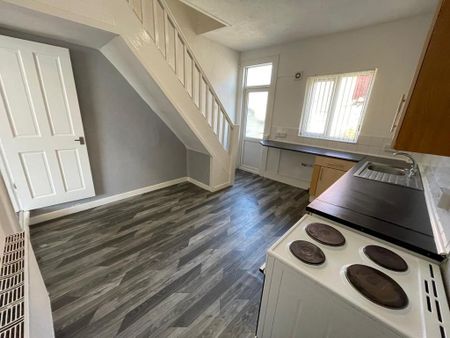 2 bedroom terraced house to rent - Photo 3